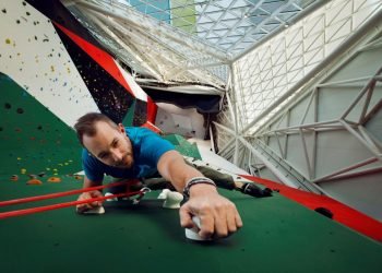 كلايم أبوظبي -تسلق