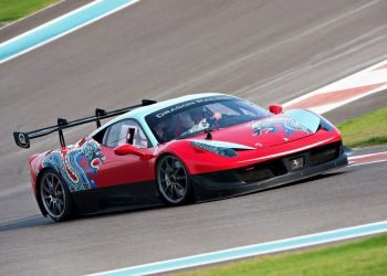 سباق سيارات على حلبة ياس