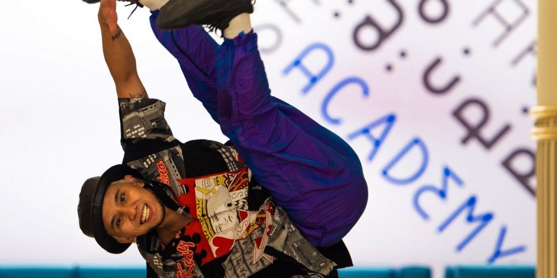 بدء التسجيل في برنامج للرقص الحديث الاحترافي