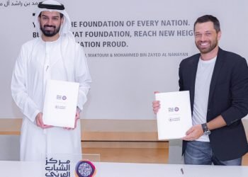 خلال توقيع العقد بين مركز الشباب العربي وأنغامي