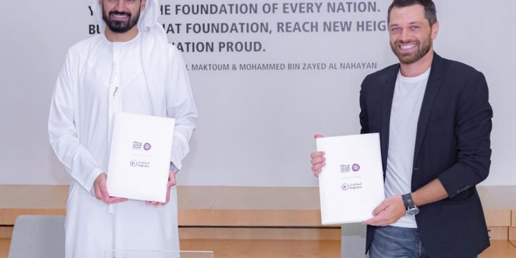 خلال توقيع العقد بين مركز الشباب العربي وأنغامي