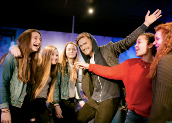 جوستين تمبرليك في متحف مدام توسو دبي