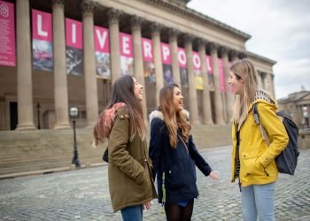 احصل على البكالوريوس من جامعة ليفربول جون مورس