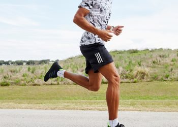 حذاء أديداس بتقنية النعل الأوسط ثلاثية الأبعاد