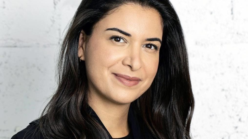 دينا علي المنصوري-اتصالات