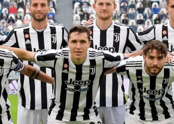 أبطال يوفنتوس يلتقون 5 شباب محظوظين