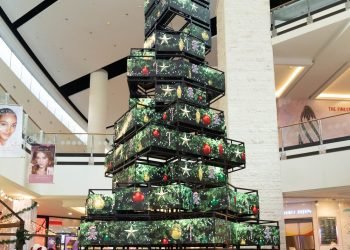 شجرة مستدامة بتقنية LED