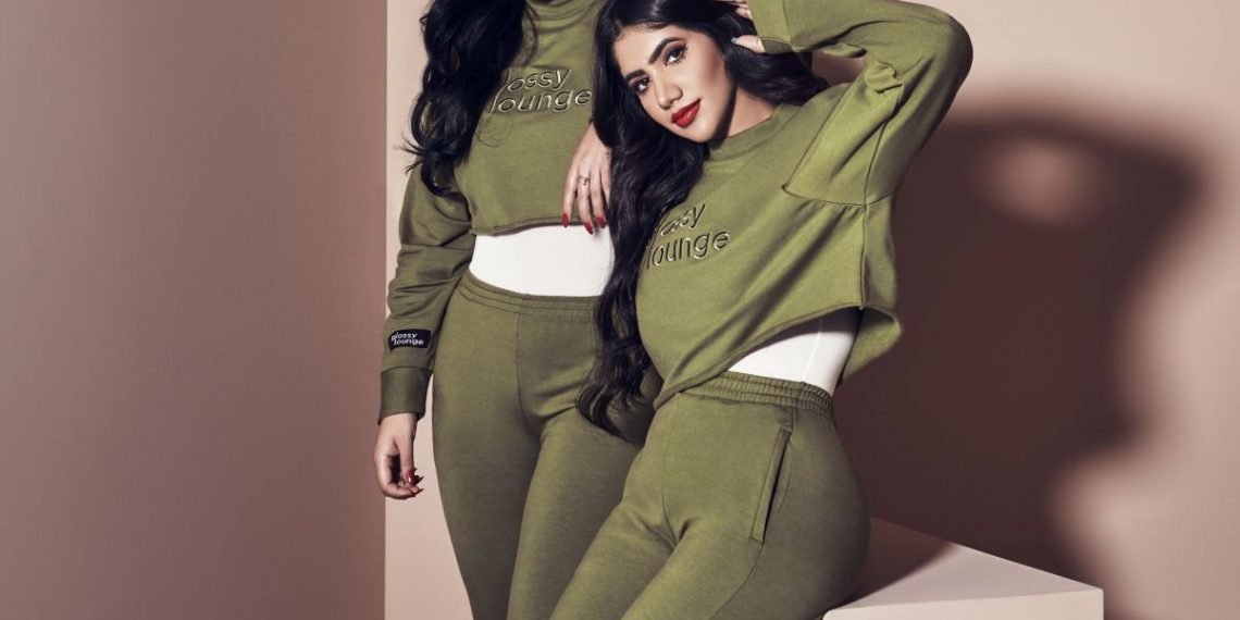 ناتاشا زكي تطلق أزياء جلوسي لاونج