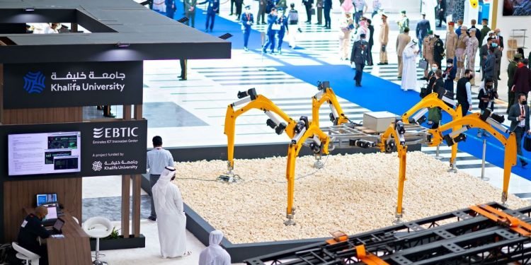 جامعة خليفة تعرض 6 مشاريع في إبيتك