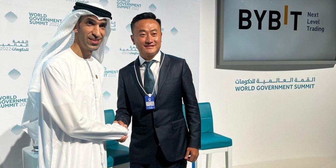 الوزير ثاني بن أحمد الزيودي وبن زو مؤسس منصة بايبت