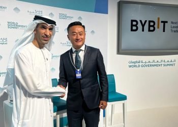 الوزير ثاني بن أحمد الزيودي وبن زو مؤسس منصة بايبت