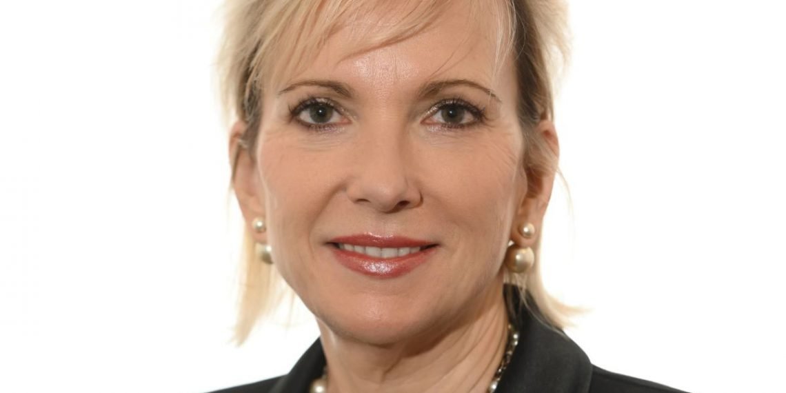 أماندا لاين، شريك في PwC ومسؤولة أكاديمية PwC