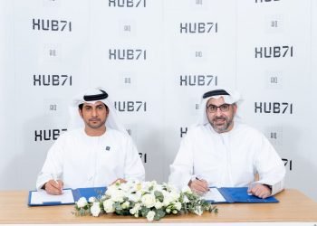 بدر العلماء وعمر المرزوقي يوقعان اتفاقية الشراكة