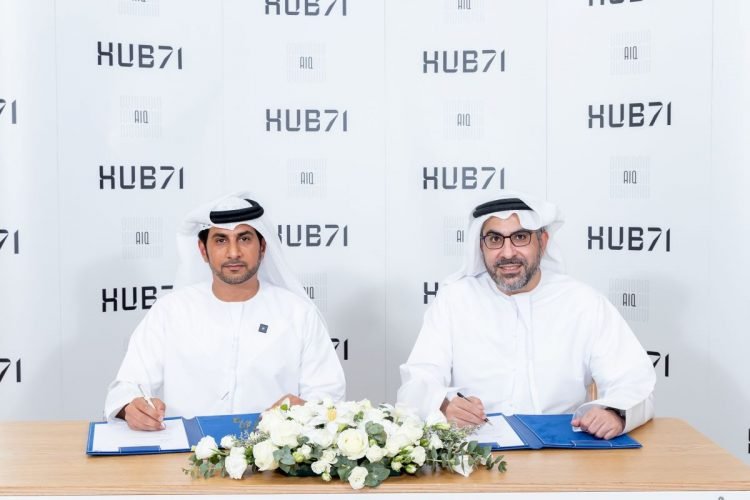 بدر العلماء وعمر المرزوقي يوقعان اتفاقية الشراكة