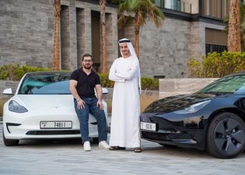 مؤسسا تطبيق موتور شير حمد المزروعي و كازبيك خونكاييف