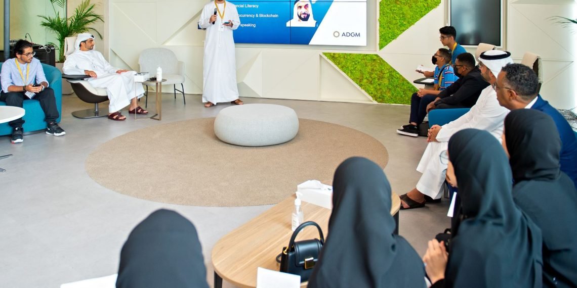 أكاديمية سوق أبوظبي العالمي تنجز برنامج تدريب صيفي