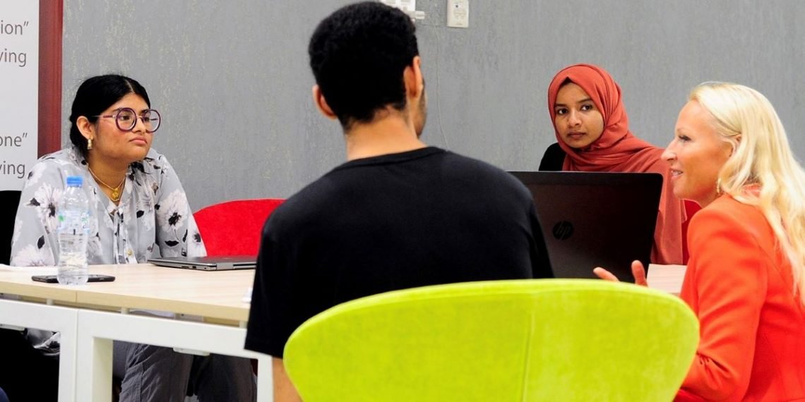 طلاب من جامعة أبوظبي