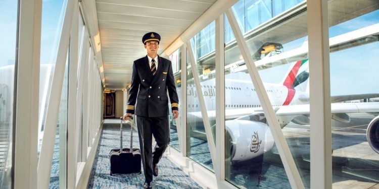 فرص لتوظيف طيارين في طيران الامارات