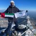 الشاب الاماراتي عبدالله المحريبي على قمة جبل البروس