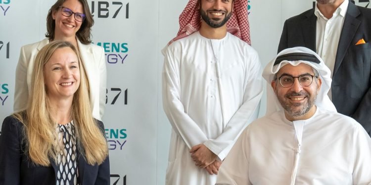 بدر سليم سلطان العلماء اتفاقية مع سيمنز للطاقة