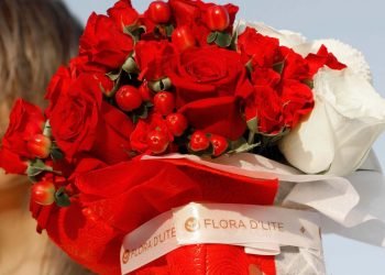 منصة الهدايا Flora D’lite