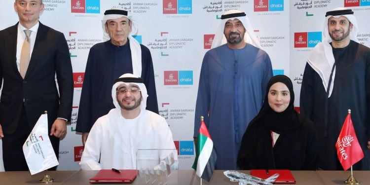 تدريب كوادر طيران الامارات في أكاديمية أنور قرقاش