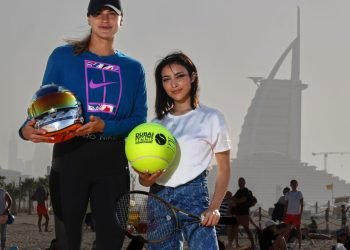 آرينا وآمنة يجولان على معالم دبي