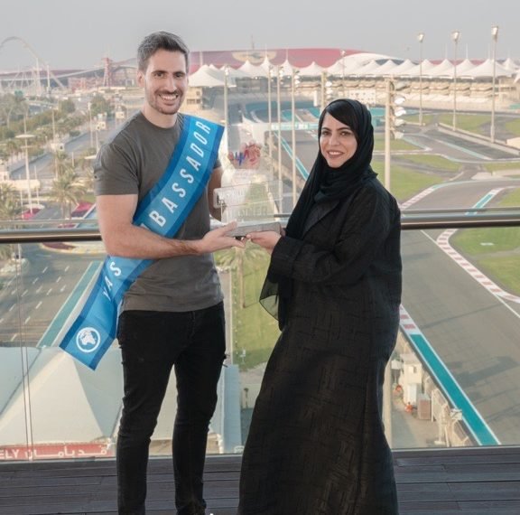 أياكس بدر يفوز بأفضل وظيفة في العالم