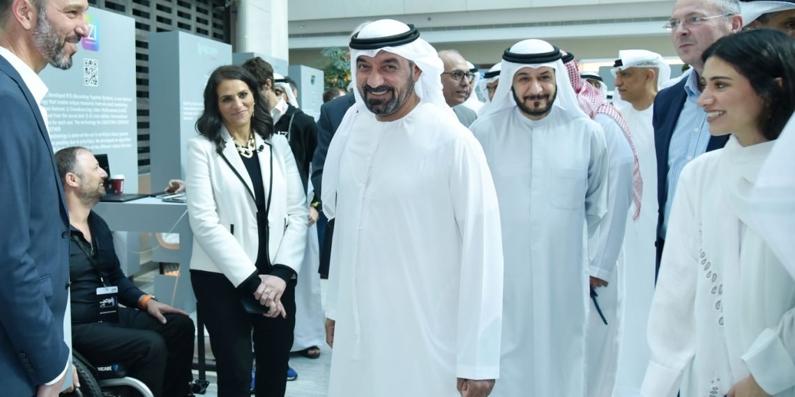 الشيخ أحمد بن سعيد خلال مؤتمر فرصة تِك FORSA TEK