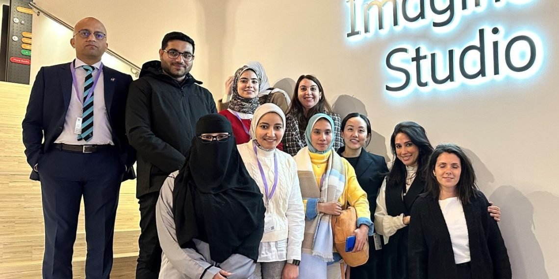 الفائزون في هاكاثون إريكسون في مقر الشركة في السويد