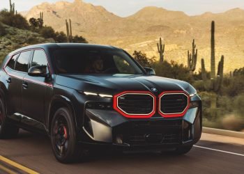 اطلاق سيارة BMW XM Label Red