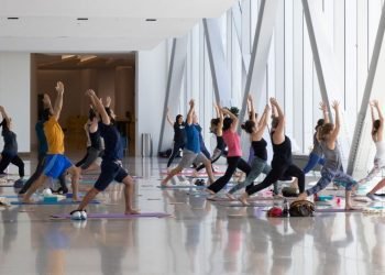 تمارين يوغا للبالغين