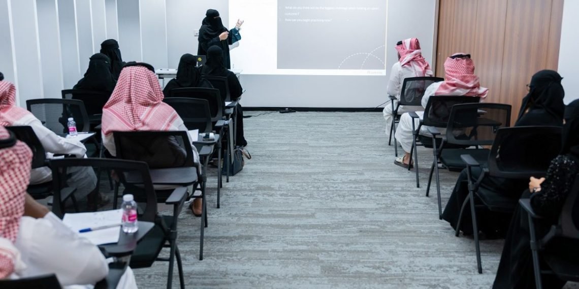 معهد ماجد الفطيم لتجارة التجزئة" في الرياض