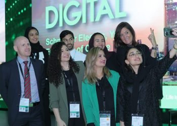 تدريب طلبة سعوديين على التكنولوجيا