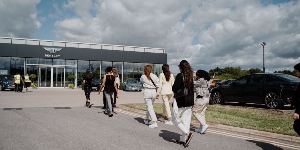 طالبات سعوديات ضمن برنامج سيدات استثنائيات-بنتلي