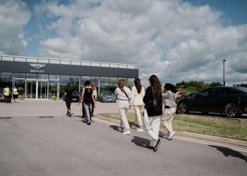 طالبات سعوديات ضمن برنامج سيدات استثنائيات-بنتلي