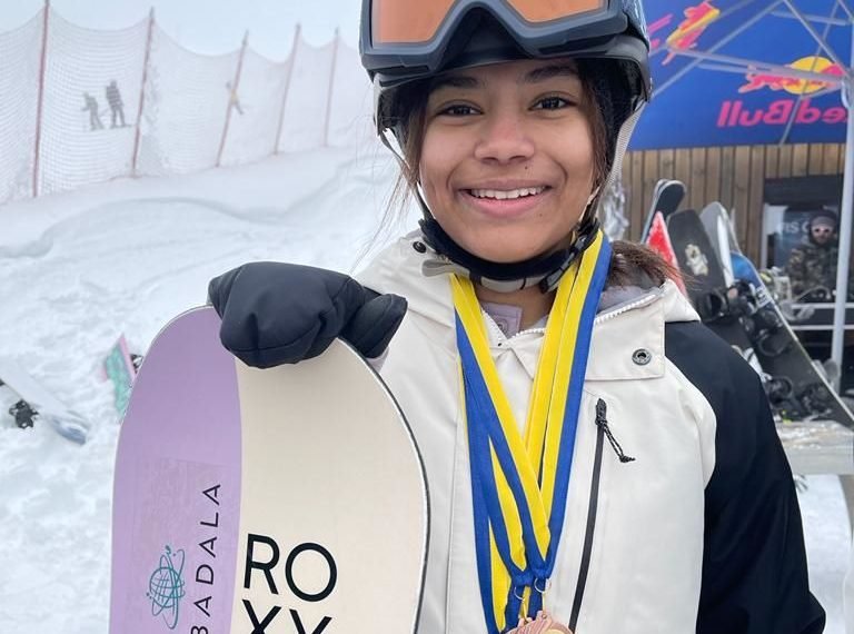 آمنة المهيري-بطلة التزلج على الجليد