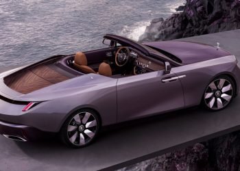 سيارة رولز-رويس Amethyst Droptail بلون حجر الجمشت