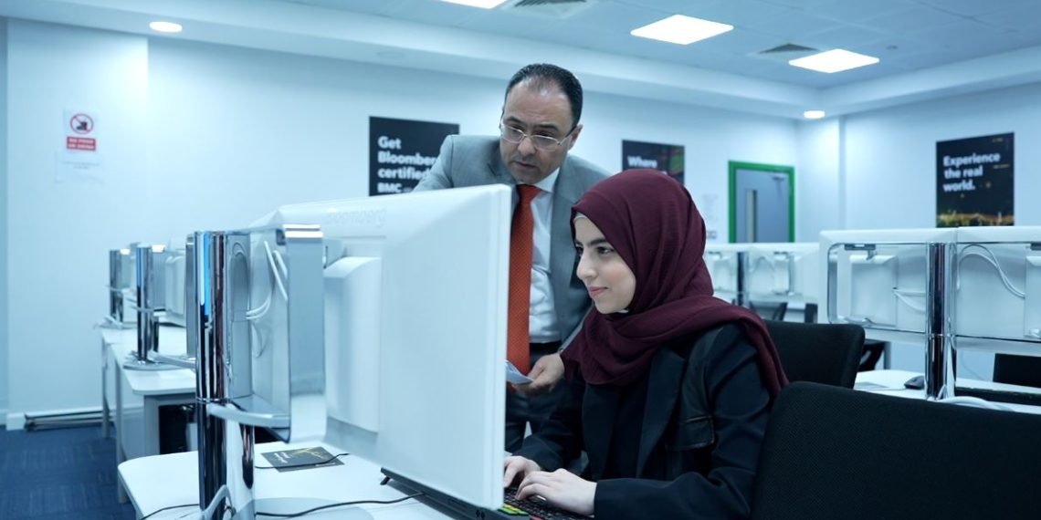 طرح 5 برامج بكالوريوس في جامعة أبوظبي