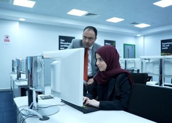 طرح 5 برامج بكالوريوس في جامعة أبوظبي