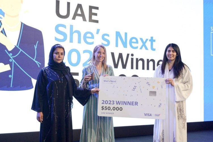 الفائزة بمسابقة هي التالية