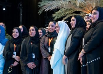 متطوعون اماراتيون شباب