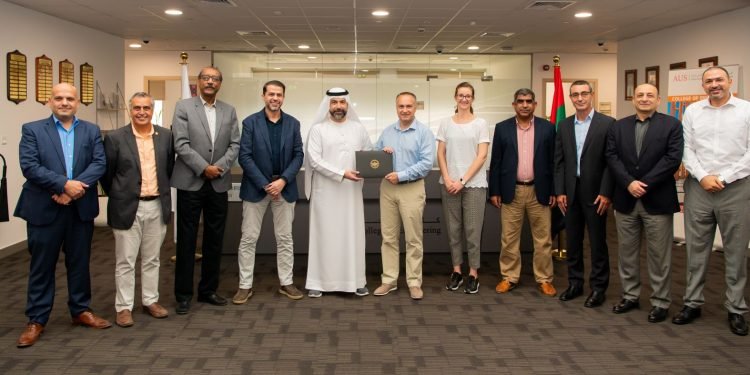 مذكرة بين الجامعة الأمريكية في الشارقة وإدنبرة