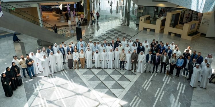 مشاركون في برنامج مسرعات مركز دبي للذكاء الاصطناعي