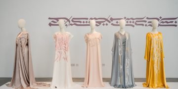 أزياء تتزين بالحروف