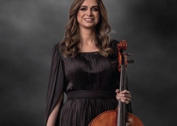 الاماراتية الهام المرزوقي عازفة تشيلو