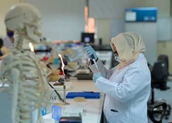 منحة لطلبة الجامعة الأمريكية بالشارقة