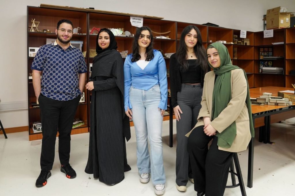 جوائز التصميم لطلاب من الجامعة الكندية بدبي