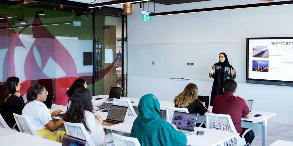 قصص نجاح لطلبة كلية دبي للسياحة