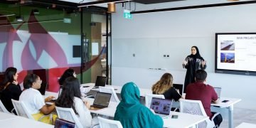 قصص نجاح لطلبة كلية دبي للسياحة